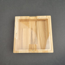 Įkelti vaizdą į galerijos rodinį, Medinė taupyklė kvadratas (graviravimas)