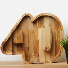 Įkelti vaizdą į galerijos rodinį, Didelė medinė taupyklė skaičius (1-100, graviravimas)