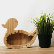 Įkelti vaizdą į galerijos rodinį, Medinė taupyklė ančiukas (graviravimas)