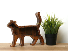 Įkelti vaizdą į galerijos rodinį, Medinė taupyklė katė (ruda, graviravimas)