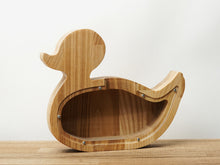 Įkelti vaizdą į galerijos rodinį, Medinė taupyklė ančiukas (graviravimas)