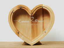 Įkelti vaizdą į galerijos rodinį, Medinė taupyklė širdelė (graviravimas)