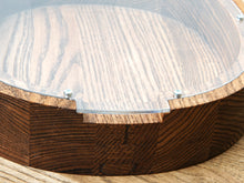 Įkelti vaizdą į galerijos rodinį, Medinė taupyklė apskritimas (ruda, graviravimas)