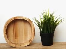 Įkelti vaizdą į galerijos rodinį, Medinė taupyklė apskritimas (graviravimas)