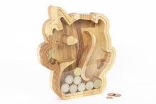 Įkelti vaizdą į galerijos rodinį, Medinė taupyklė vienaragis (graviravimas)