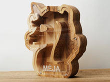 Įkelti vaizdą į galerijos rodinį, Medinė taupyklė vienaragis (graviravimas)