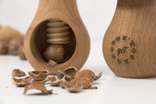 Įkelti vaizdą į galerijos rodinį, Medinis Riešutų Gliaudyklė / Gliaudiklis