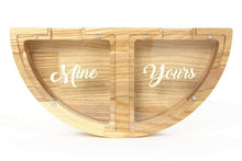 Įkelti vaizdą į galerijos rodinį, Medinė taupyklė porai (graviravimas)