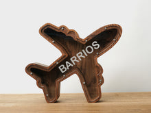 Įkelti vaizdą į galerijos rodinį, Medinė taupyklė lėktuvas (ruda, graviravimas)