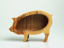 Įkelti vaizdą į galerijos rodinį, Maža medinė taupyklė kiaulė (graviravimas)