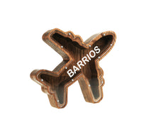 Įkelti vaizdą į galerijos rodinį, Medinė taupyklė lėktuvas (ruda, graviravimas)