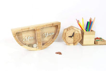 Įkelti vaizdą į galerijos rodinį, Medinė taupyklė porai (graviravimas)