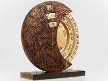 Įkelti vaizdą į galerijos rodinį, Pastatomas medinis kalendorius