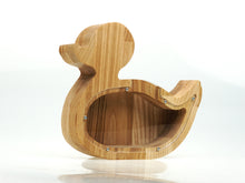 Įkelti vaizdą į galerijos rodinį, Medinė taupyklė ančiukas (graviravimas)