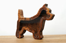 Įkelti vaizdą į galerijos rodinį, Medinė taupyklė šuo ruda, graviravimas)