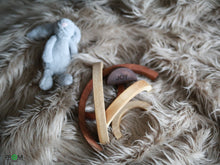 Įkelti vaizdą į galerijos rodinį, Lavinamasis Žaislas Vaikams " Vaivorykštė " - Medinis Edukacinis Žaislas