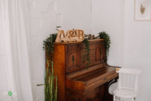 Įkelti vaizdą į galerijos rodinį, Medinė dviguba poros taupyklė (A-Ž, graviravimas)