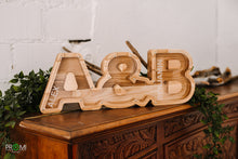 Įkelti vaizdą į galerijos rodinį, Medinė dviguba poros taupyklė (A-Ž, graviravimas)