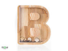 Įkelti vaizdą į galerijos rodinį, Didelė medinė taupyklė raidė (A-Ž, graviravimas)