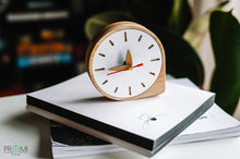 Įkelti vaizdą į galerijos rodinį, Laikrodis - Medinis Lašo Formos Laikrodis