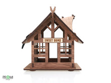 Įkelti vaizdą į galerijos rodinį, Medinė lesyklėlė "Namas"