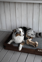 Įkelti vaizdą į galerijos rodinį, Medinė taupyklė kaulas (graviravimas)