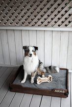 Įkelti vaizdą į galerijos rodinį, Medinė taupyklė kaulas (graviravimas)