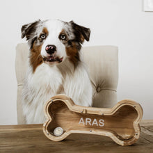 Įkelti vaizdą į galerijos rodinį, Medinė taupyklė kaulas (graviravimas)