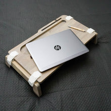 Įkelti vaizdą į galerijos rodinį, Nešiojamo Kompiuterio Stovas - Medinis Monitoriaus Stovas (Pasirenkama Spalva)