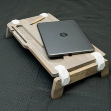 Įkelti vaizdą į galerijos rodinį, Nešiojamo Kompiuterio Stovas - Medinis Monitoriaus Stovas (Pasirenkama Spalva)