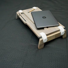 Įkelti vaizdą į galerijos rodinį, Nešiojamo Kompiuterio Stovas - Medinis Monitoriaus Stovas (Pasirenkama Spalva)