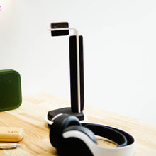 Įkelti vaizdą į galerijos rodinį, Ausinių stovas - Medinis Ausinių Laikiklis