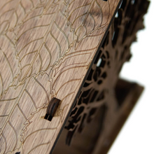 Įkelti vaizdą į galerijos rodinį, Medinė lesyklėlė "Ąžuolas"