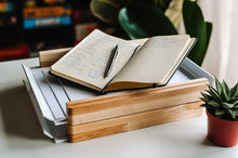 Įkelti vaizdą į galerijos rodinį, Medinis A4 Dokumentų Padėklas, A4 Popieriaus Padėklas, Minimalistinis - Rankų Darbo Biuro Organizatorius