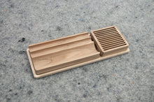 Įkelti vaizdą į galerijos rodinį, Pieštukinė - Medinė Pieštukinė Stalo Priedas (Galimas Graviravimas)