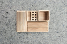 Įkelti vaizdą į galerijos rodinį, Pieštukinė - Medinė Pieštukinė Stalo Priedas (Galimas Graviravimas)