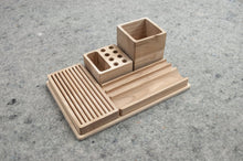 Įkelti vaizdą į galerijos rodinį, Pieštukinė - Medinė Pieštukinė Stalo Priedas (Galimas Graviravimas)