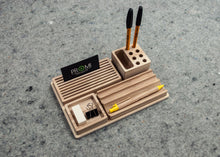 Įkelti vaizdą į galerijos rodinį, Pieštukinė - Medinė Pieštukinė Stalo Priedas (Galimas Graviravimas)