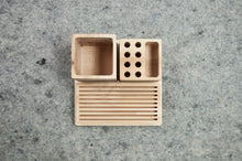 Įkelti vaizdą į galerijos rodinį, Pieštukinė - Medinė Pieštukinė Stalo Priedas (Galimas Graviravimas)