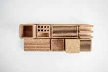 Įkelti vaizdą į galerijos rodinį, Pieštukinė - Medžio Ir Kamščio Pieštukinė Stalo Priedas (Galimas Graviravimas)