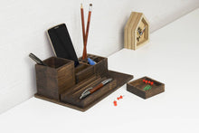 Įkelti vaizdą į galerijos rodinį, Pieštukinė - Medinė Pieštukinė Stalo Priedas (Galimas Graviravimas)