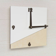 Įkelti vaizdą į galerijos rodinį, Laikrodis - Medinis Apvalus Laikrodis Su Akrilo Apdaila