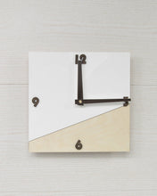 Įkelti vaizdą į galerijos rodinį, Laikrodis - Medinis Apvalus Laikrodis Su Akrilo Apdaila