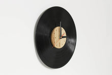 Įkelti vaizdą į galerijos rodinį, Vinilinės Plokštelės Ir Medžio Laikrodis, Sieninis Laikrodis