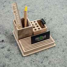 Įkelti vaizdą į galerijos rodinį, Pieštukinė - Medinė Pieštukinė Stalo Priedas (Galimas Graviravimas)
