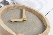 Įkelti vaizdą į galerijos rodinį, Laikrodis - Medinis Apvalus Laikrodis (Pilka Dirbtinė Oda)