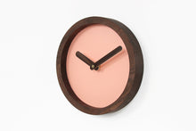 Įkelti vaizdą į galerijos rodinį, Laikrodis - Medinis Apvalus Laikrodis (Rožinė Dirbtinė Oda)