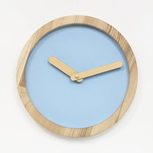 Įkelti vaizdą į galerijos rodinį, Laikrodis - Medinis Apvalus Laikrodis (Baby Blue Dirbtinė Oda)