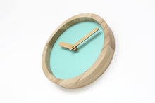 Įkelti vaizdą į galerijos rodinį, Laikrodis - Medinis Apvalus Laikrodis (Mint Green Dirbtinė Oda)