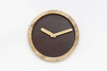 Įkelti vaizdą į galerijos rodinį, Laikrodis - Medinis Apvalus Laikrodis (išimtas ir prekybos)